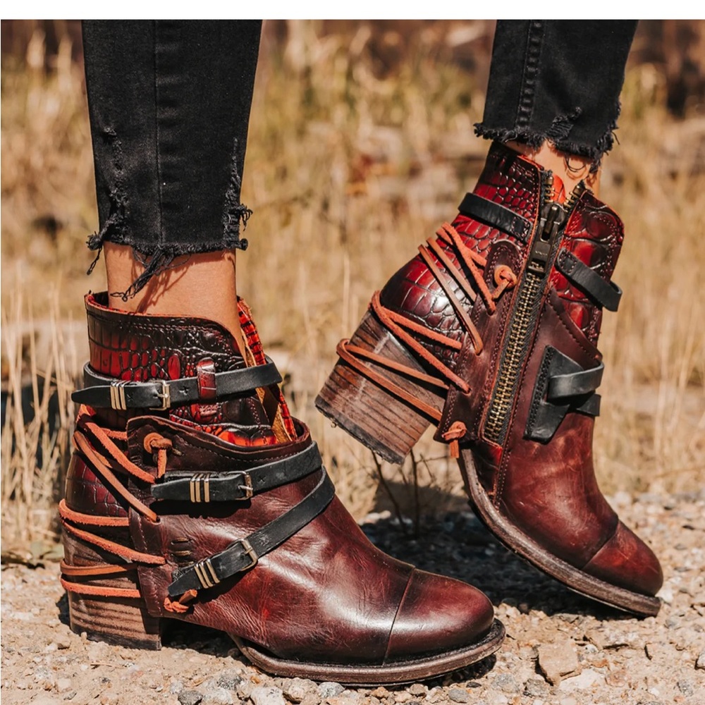 Freebird by Steve Madden Crue bootie in wine. Minimum signs of wear .